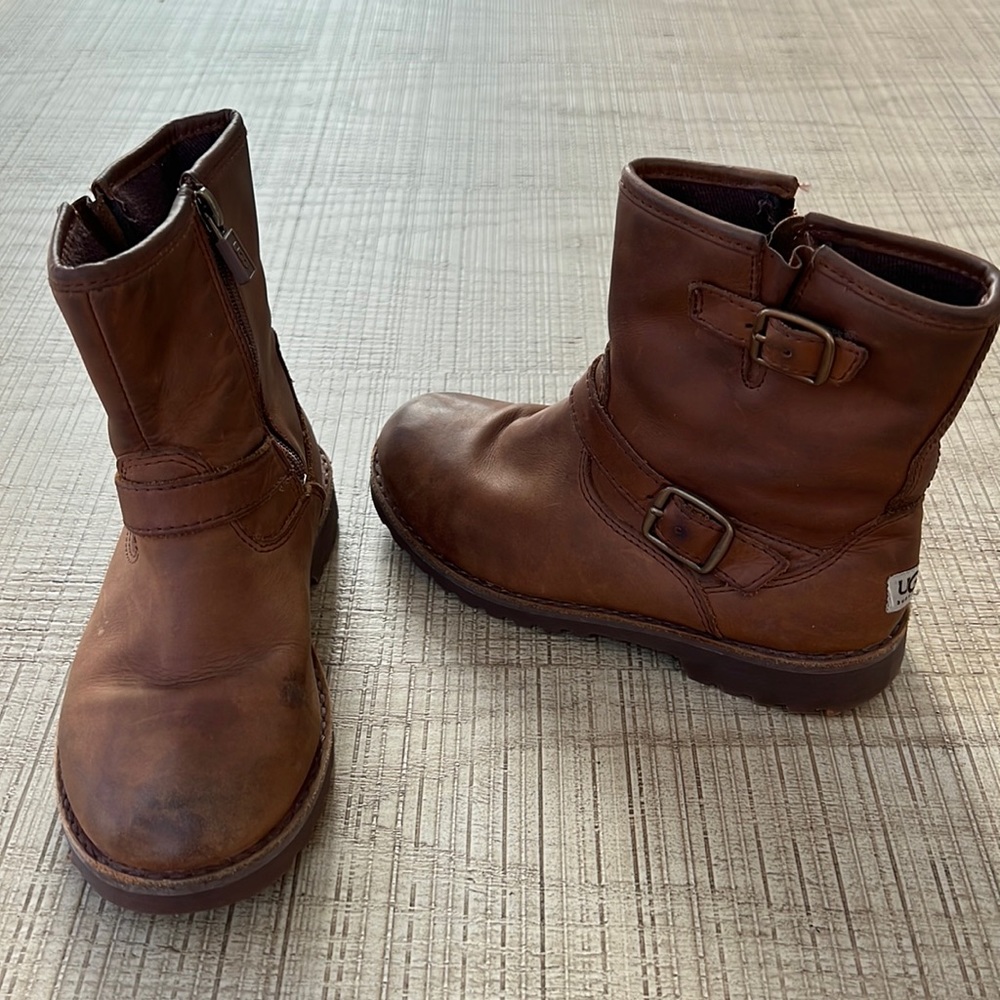 Boys brown leather UGG inside zip boots